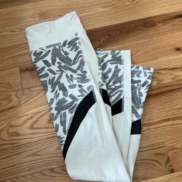 Puma Women's Size Small Clash Tight Activewear Running - Picture 3 of 6